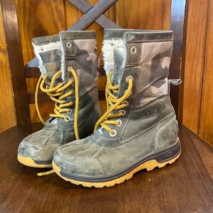 Kids ugg boots. Size 12 little kids. Used but in good condition!